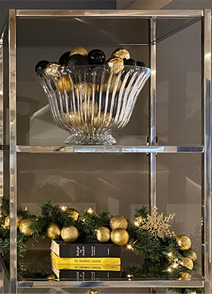 Luxe Mirrored Bookshelf - 5_Spruce_Up_Your_Workspace_3.jpg 