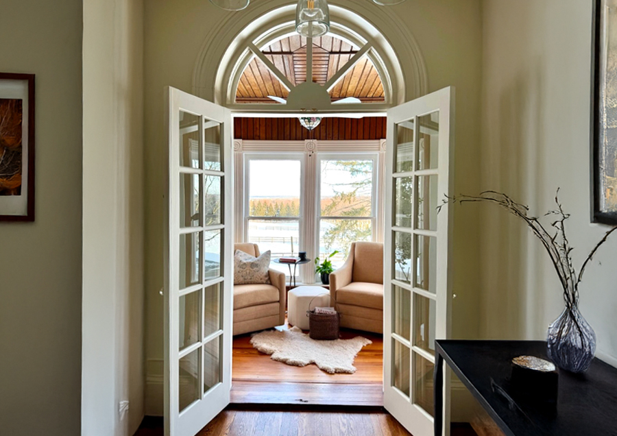  - Room_900x636.jpg 