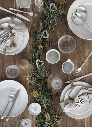 Spruce Up the Dining Table with garland - Spruce_Up_the_Dining_Table_300x416_2.jpg 